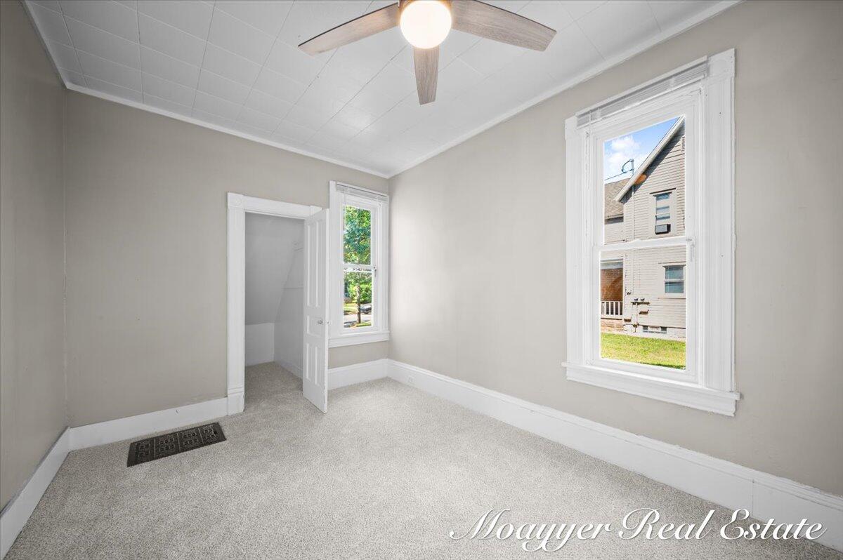 1108 Muskegon Avenue Northwest Grand Rapids, MI 49504 - Photo 10 of 27 10-DSC_9206