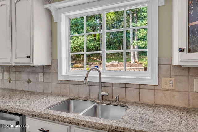 $820,000 | 525 Brochardt Boulevard, Knoxville, TN 37934