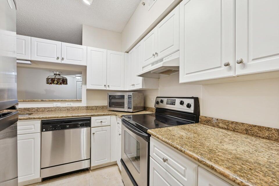 2120 Tuscany Way Boynton Beach, FL 33435 - Photo 3 of 17 2120 Kitchen2