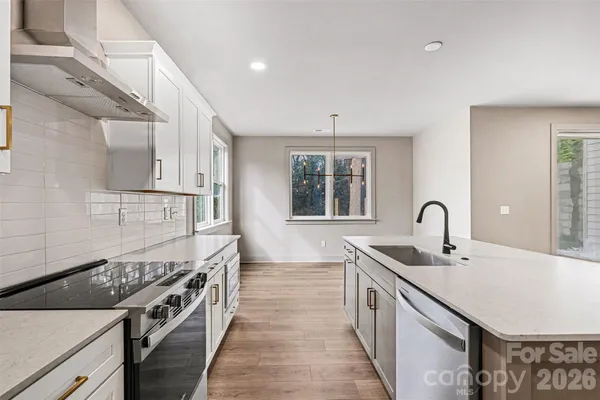 $599,990 | 2418 Crestview Drive, Charlotte, NC 28216