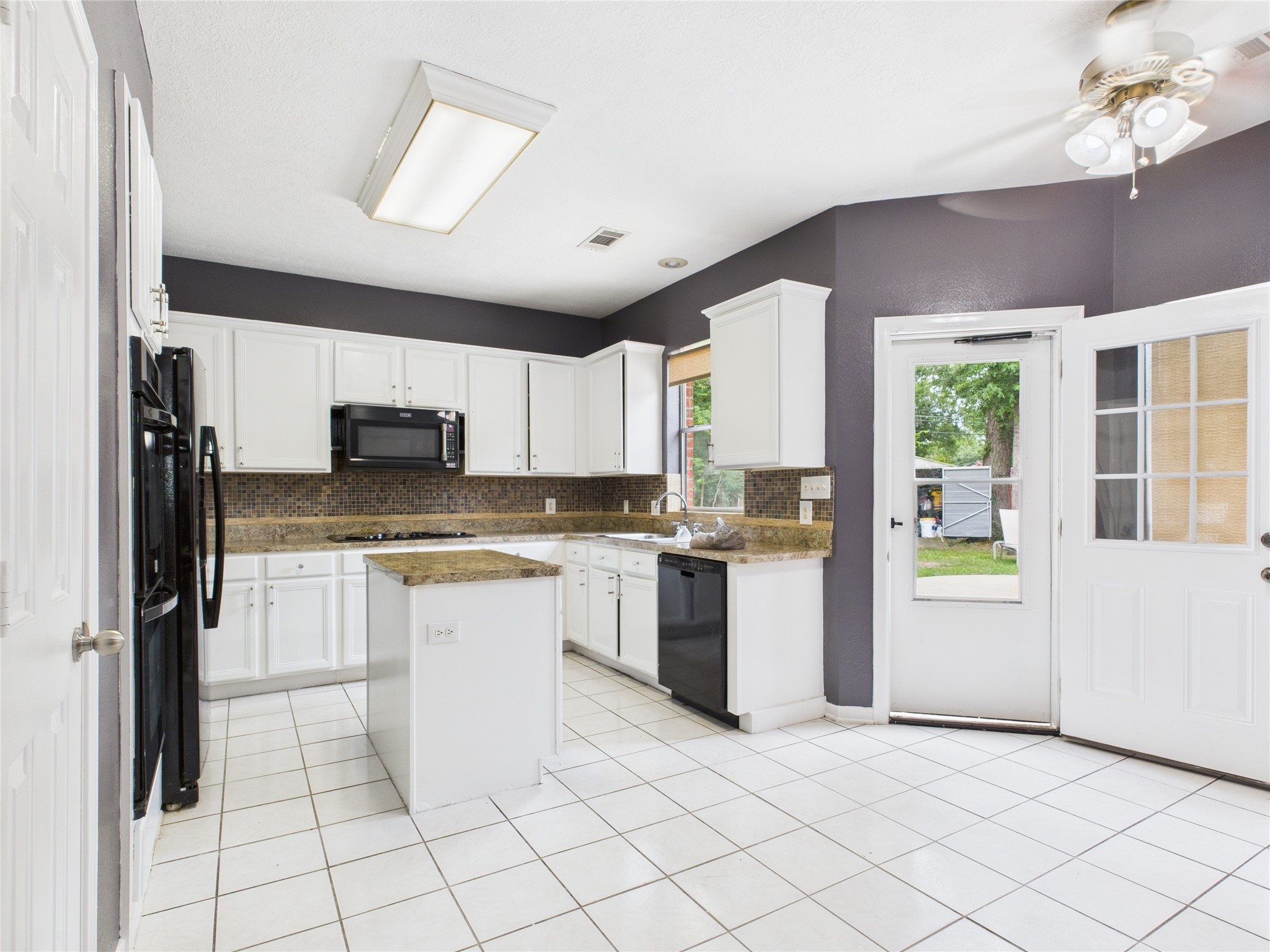 7107 Seminole Street Baytown, TX 77521 - Photo 11 of 33 Kitchen