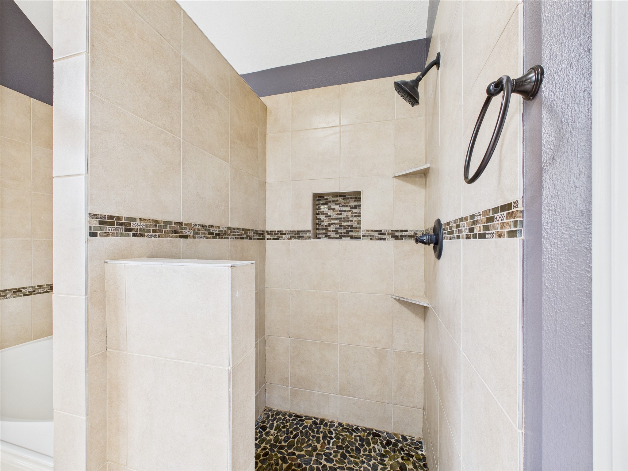 7107 Seminole Street Baytown, TX 77521 - Photo 25 of 33 Primary Bathroom