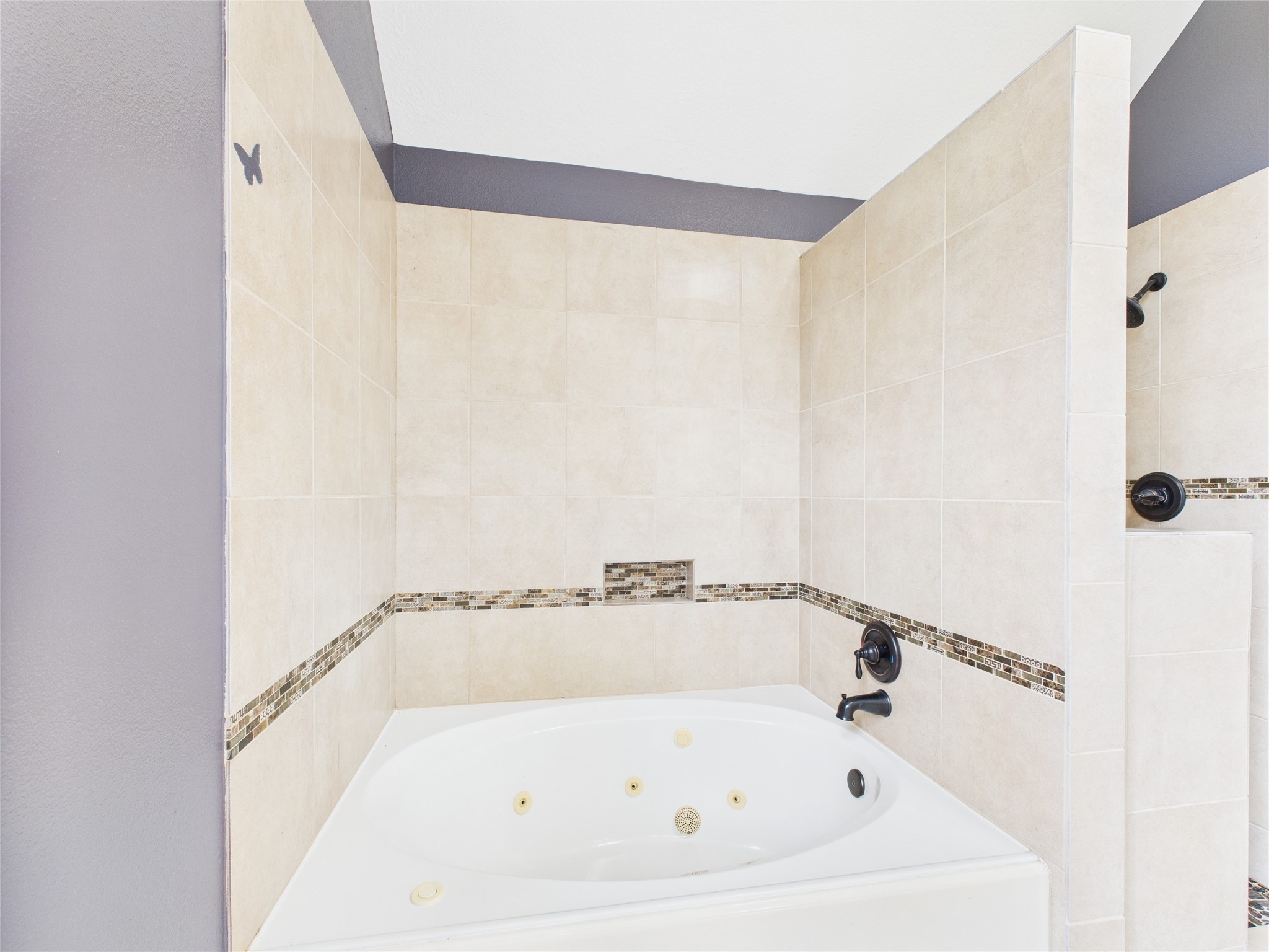 7107 Seminole Street Baytown, TX 77521 - Photo 26 of 33 Primary Bathroom