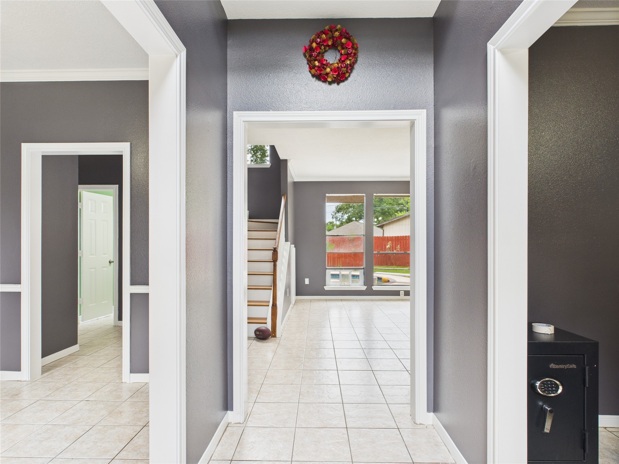 7107 Seminole Street Baytown, TX 77521 - Photo 5 of 33 Foyer