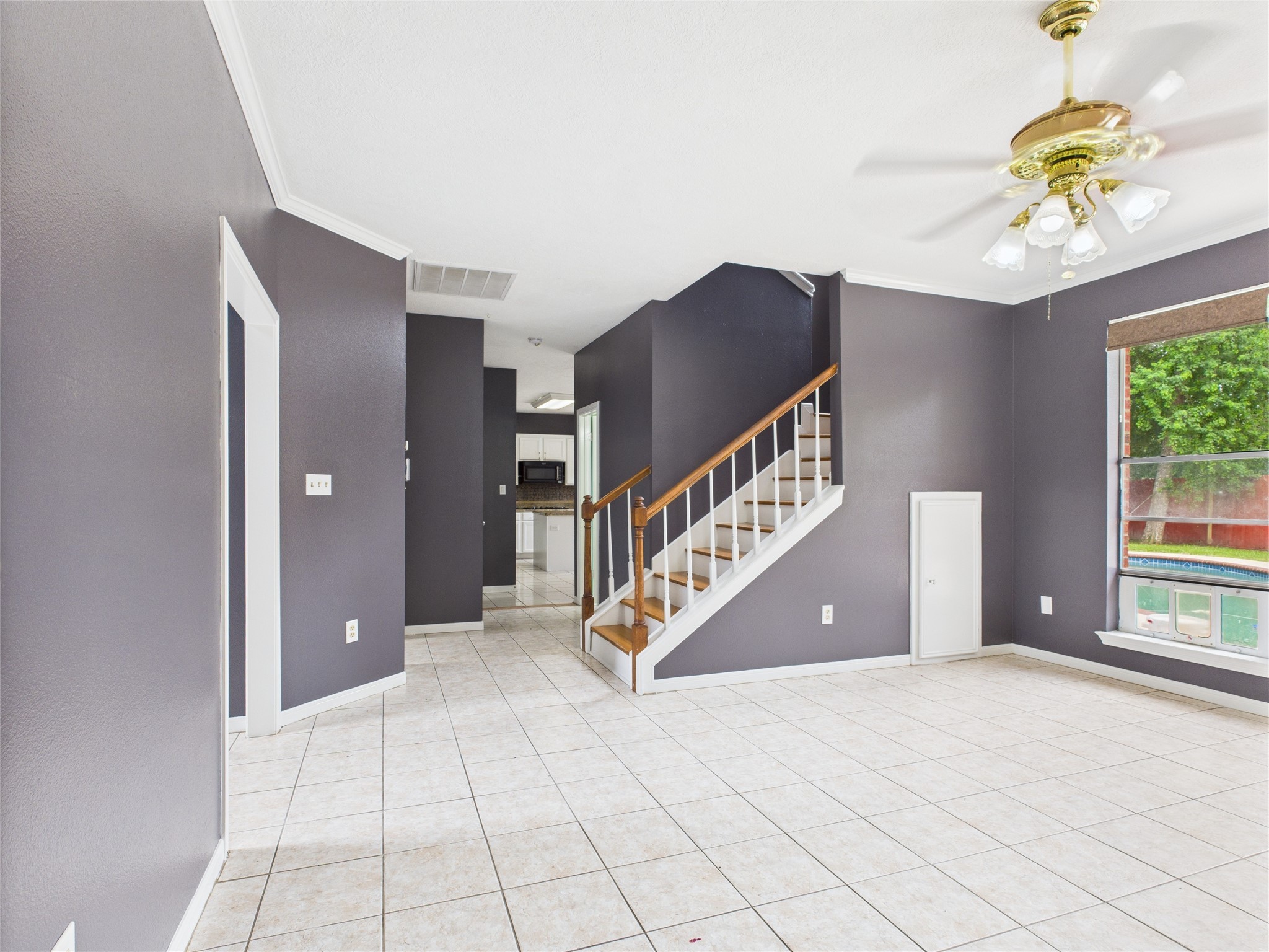 7107 Seminole Street Baytown, TX 77521 - Photo 10 of 33 Living Room