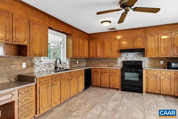 $330,000 | 5694 Patrick Henry Highway, Roseland, VA 22967