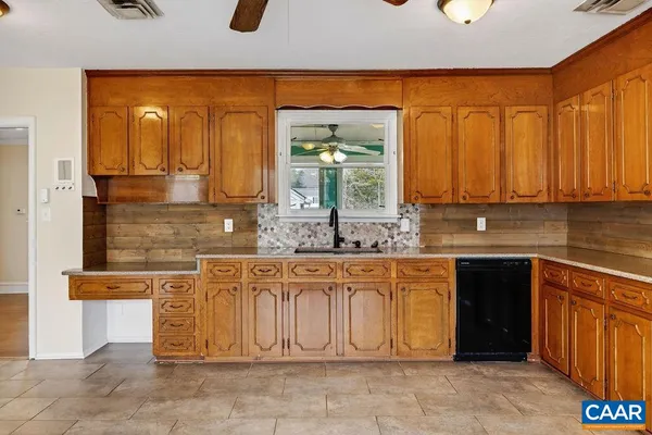 $330,000 | 5694 Patrick Henry Highway, Roseland, VA 22967