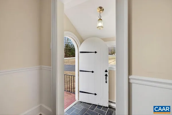 $330,000 | 5694 Patrick Henry Highway, Roseland, VA 22967