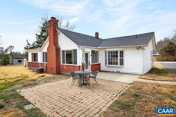 $330,000 | 5694 Patrick Henry Highway, Roseland, VA 22967
