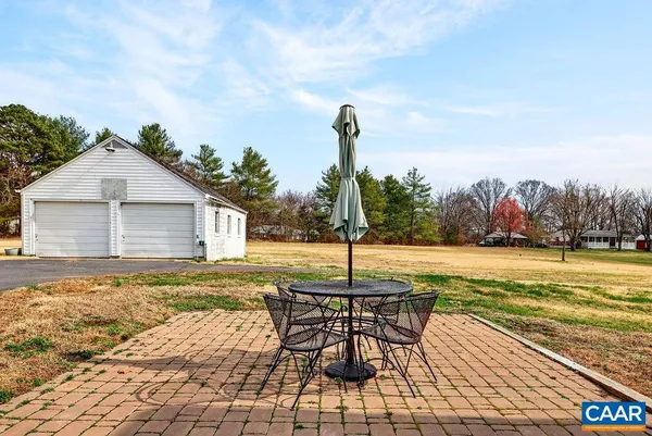 $330,000 | 5694 Patrick Henry Highway, Roseland, VA 22967