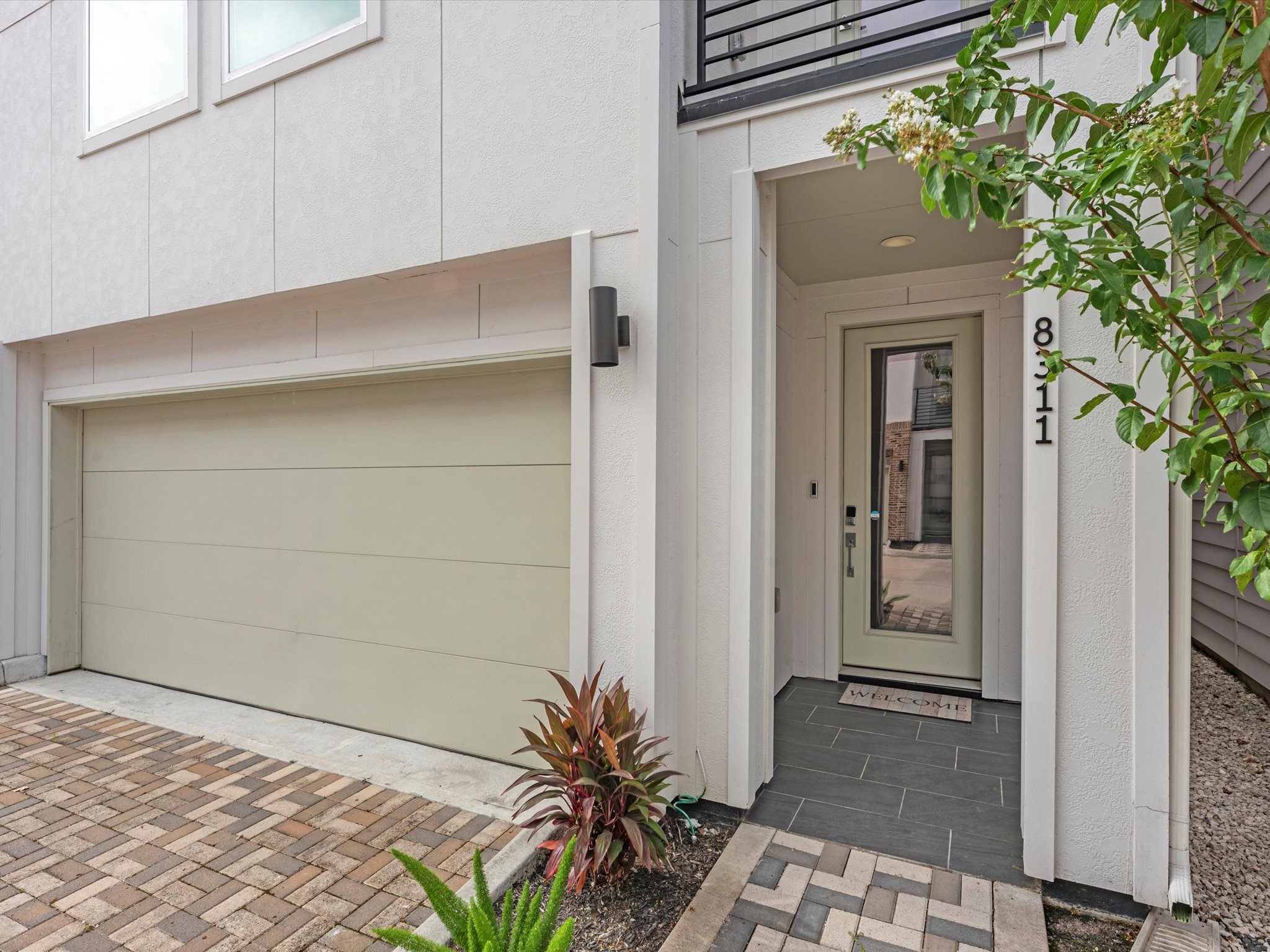 8311 Brecha Lane Houston, TX 77055 - Photo 2 of 19 a backyard of a house