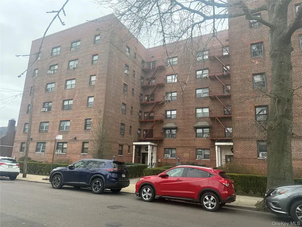 $249,000 | 147-14 84th Road, Unit 2A | Briarwood
