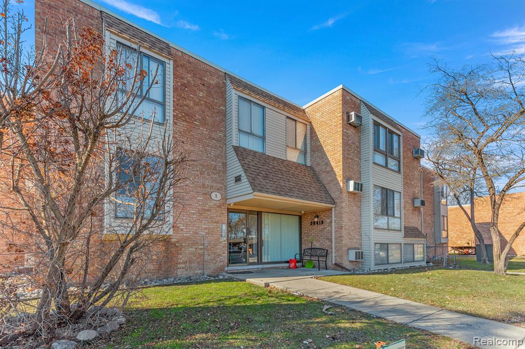 28418 West 8 Mile Road, Unit C2 Farmington Hills, MI 48336 - Photo 2 of 26