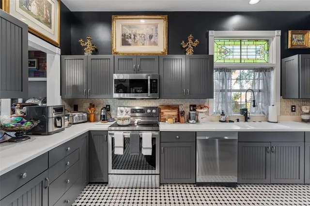 $565,000 | 126 East Palmetto Avenue, Howey-in-the-Hills, FL 34737