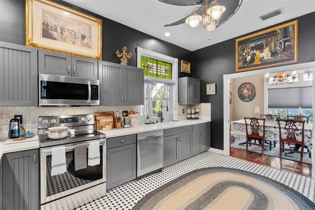 $565,000 | 126 East Palmetto Avenue, Howey-in-the-Hills, FL 34737