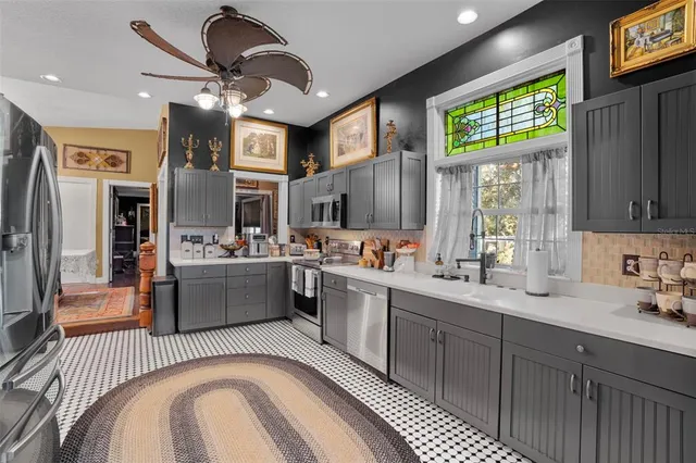 $565,000 | 126 East Palmetto Avenue, Howey-in-the-Hills, FL 34737