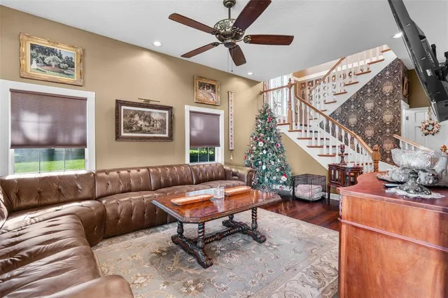 $565,000 | 126 East Palmetto Avenue, Howey-in-the-Hills, FL 34737