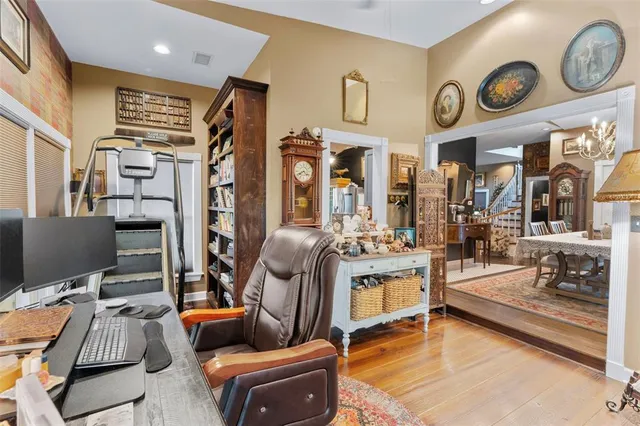 $565,000 | 126 East Palmetto Avenue, Howey-in-the-Hills, FL 34737