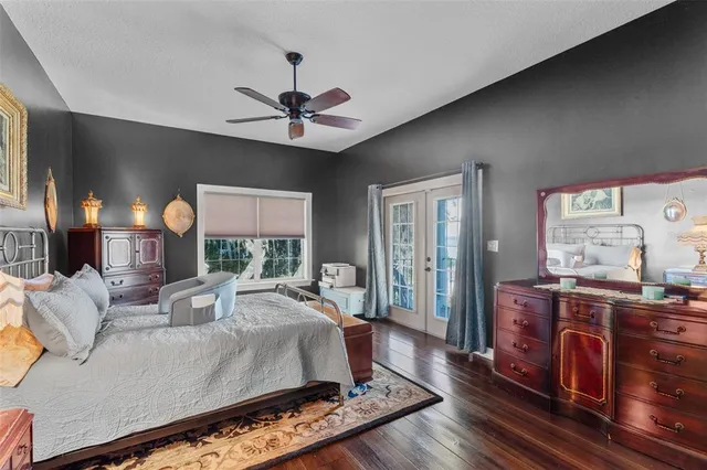 $565,000 | 126 East Palmetto Avenue, Howey-in-the-Hills, FL 34737