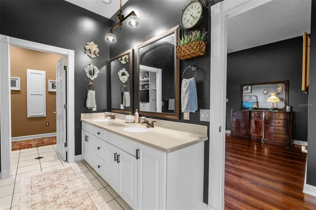 $565,000 | 126 East Palmetto Avenue, Howey-in-the-Hills, FL 34737