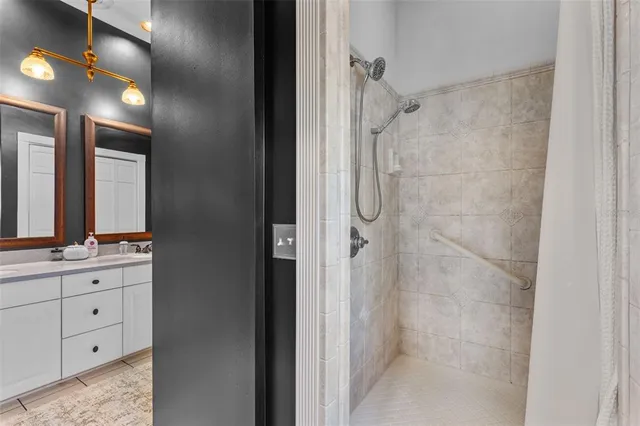 $565,000 | 126 East Palmetto Avenue, Howey-in-the-Hills, FL 34737