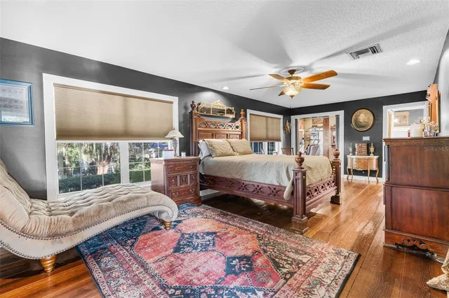 $565,000 | 126 East Palmetto Avenue, Howey-in-the-Hills, FL 34737