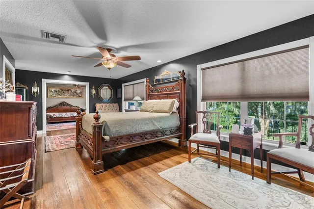 $565,000 | 126 East Palmetto Avenue, Howey-in-the-Hills, FL 34737