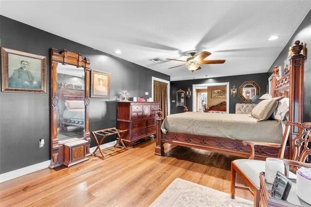 $565,000 | 126 East Palmetto Avenue, Howey-in-the-Hills, FL 34737