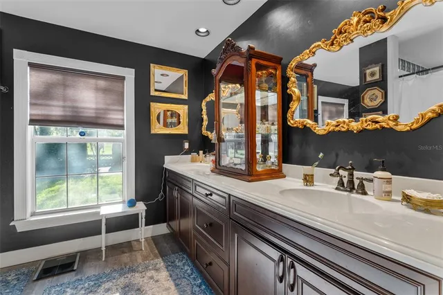 $565,000 | 126 East Palmetto Avenue, Howey-in-the-Hills, FL 34737