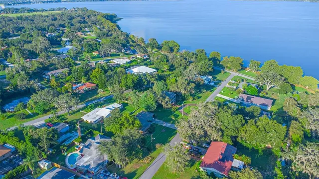 $565,000 | 126 East Palmetto Avenue, Howey-in-the-Hills, FL 34737