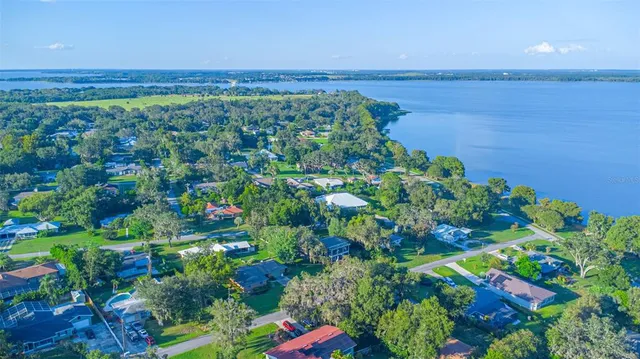 $565,000 | 126 East Palmetto Avenue, Howey-in-the-Hills, FL 34737