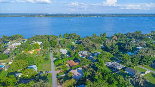 $565,000 | 126 East Palmetto Avenue, Howey-in-the-Hills, FL 34737