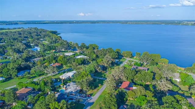 $565,000 | 126 East Palmetto Avenue, Howey-in-the-Hills, FL 34737