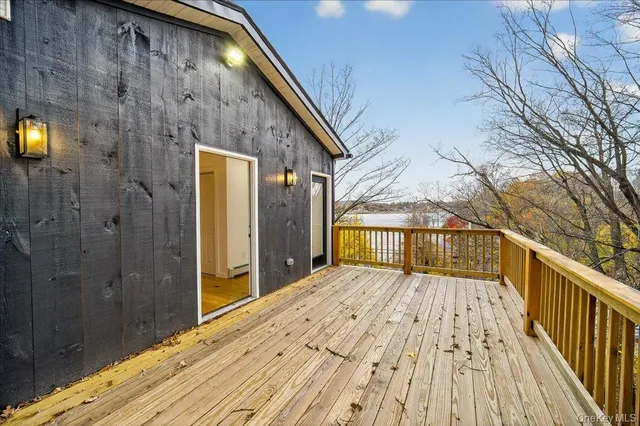 a view of a pathway of a building with wooden fence