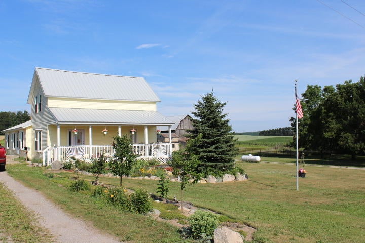 682 Dover Road Gaylord, MI 49735 - Photo 3 of 37 Gallery Image 3