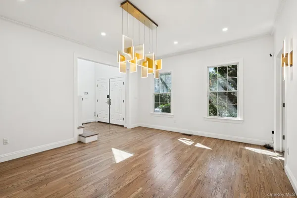 $2,388,000 | 118 Ocean Avenue, Woodmere, NY 11598