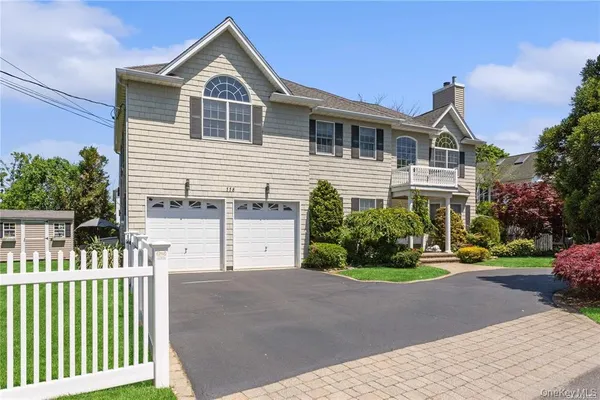 $2,388,000 | 118 Ocean Avenue, Woodmere, NY 11598