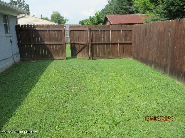 366 East Blue Jay Road Louisville, KY 40229 - Photo 8 of 24 more yard