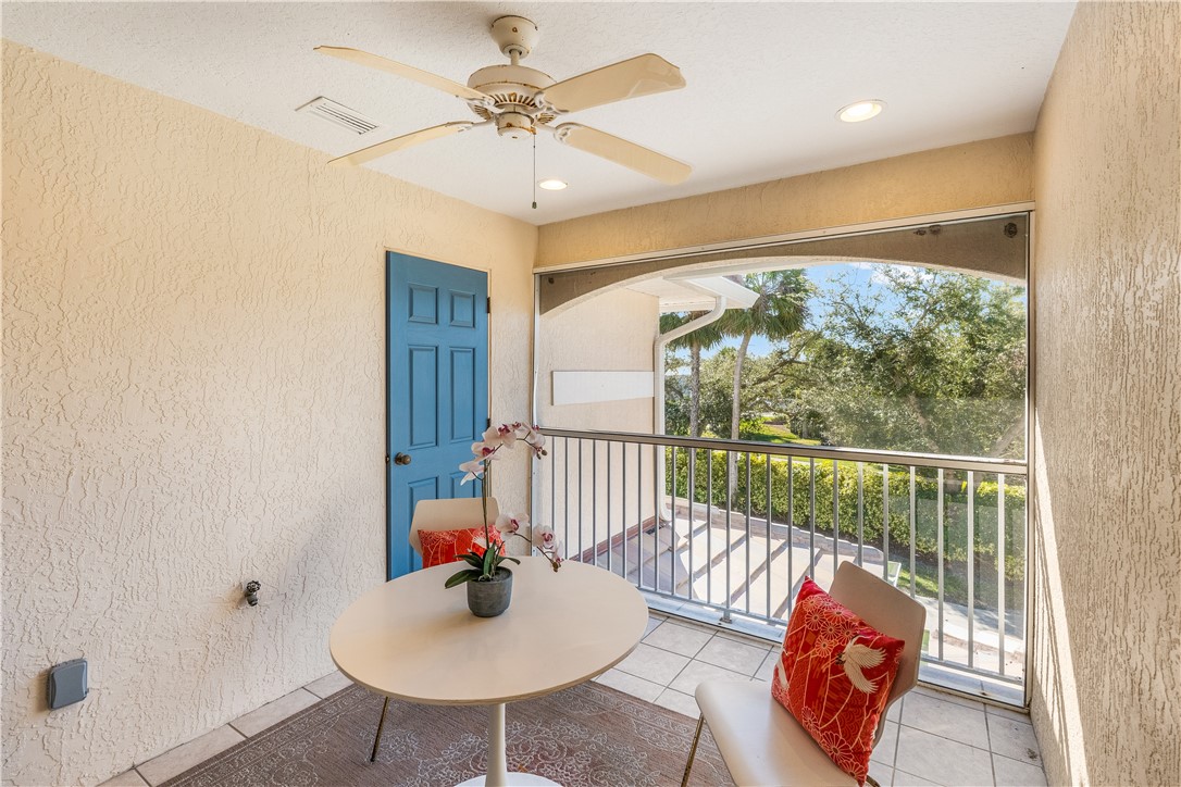 909 Bahia Mar Road Vero Beach, FL 32963 - Photo 32 of 36 a living room with furniture and a window