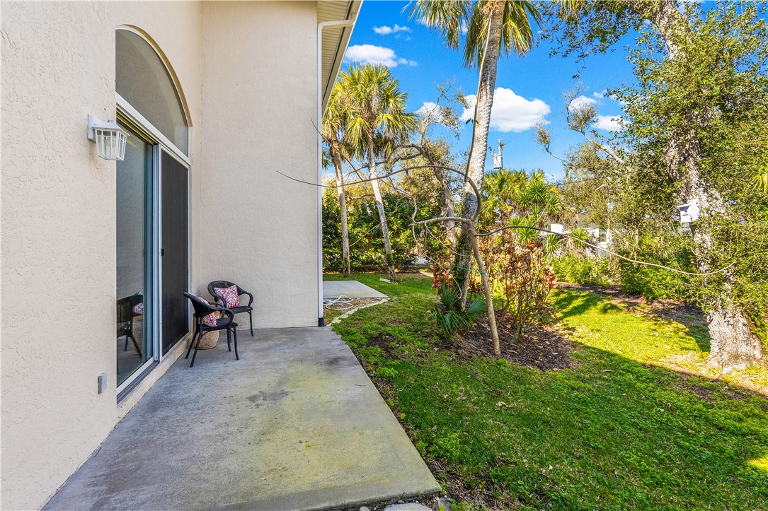 909 Bahia Mar Road Vero Beach, FL 32963 - Photo 33 of 36 a view of a backyard