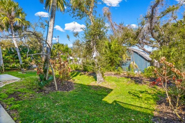 909 Bahia Mar Road Vero Beach, FL 32963 - Photo 35 of 36 a view of a yard with plants