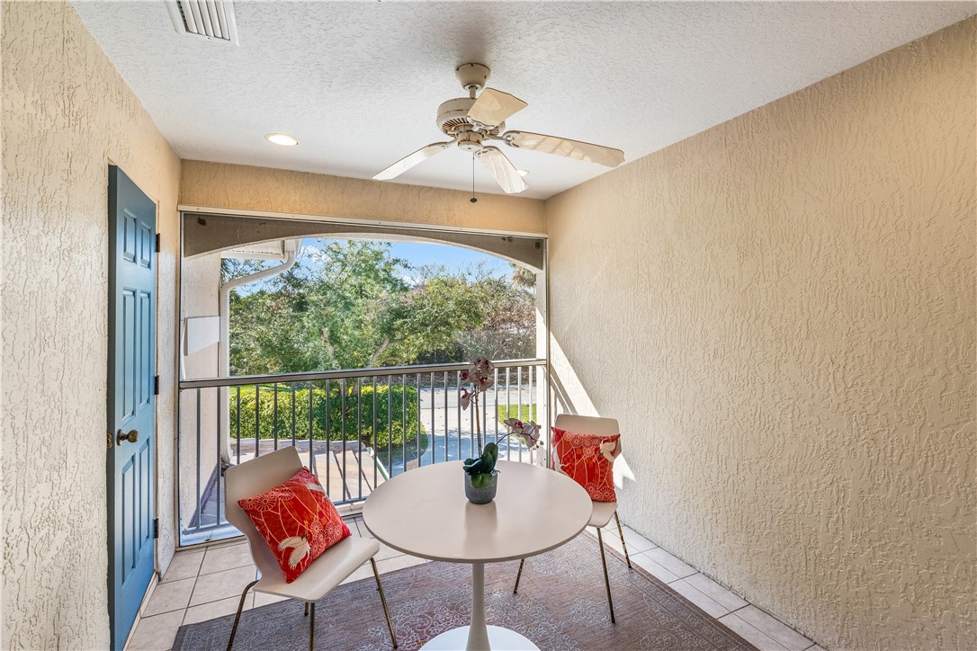 909 Bahia Mar Road Vero Beach, FL 32963 - Photo 4 of 36 a dining room with furniture and window