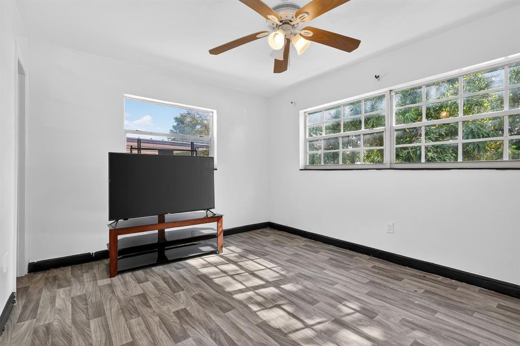 269 Northeast 110th Terrace Miami, FL 33161 - Photo 11 of 36