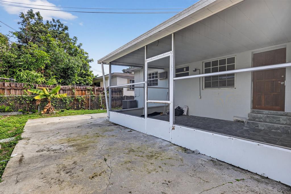 269 Northeast 110th Terrace Miami, FL 33161 - Photo 32 of 36