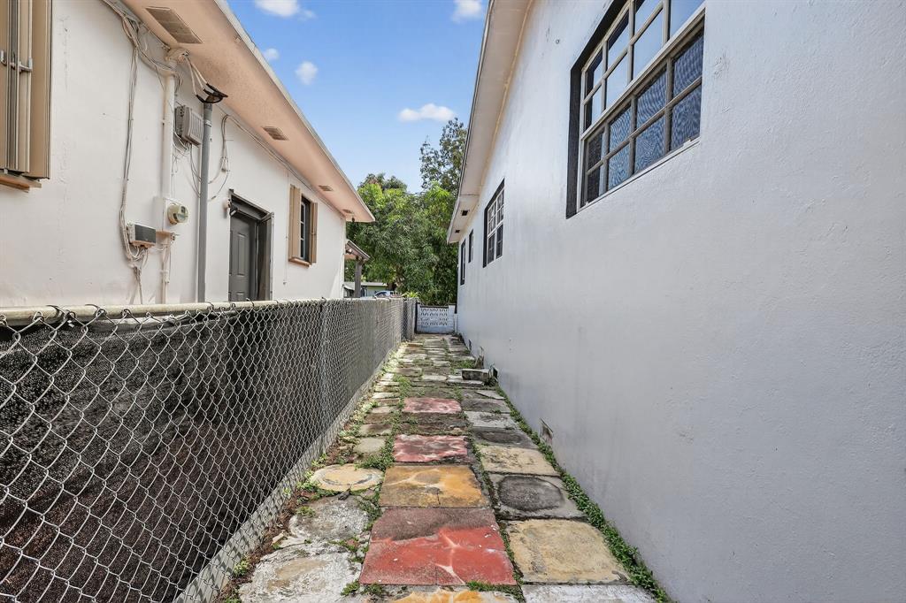 269 Northeast 110th Terrace Miami, FL 33161 - Photo 34 of 36