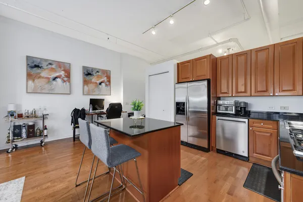 $395,000 | 333 North Canal Street, Unit 1306, Chicago, IL 60606