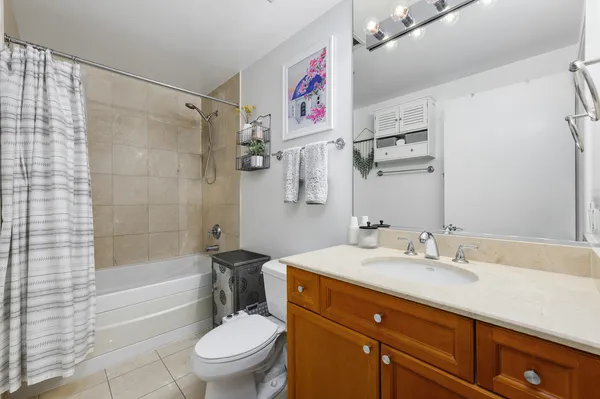 $395,000 | 333 North Canal Street, Unit 1306, Chicago, IL 60606