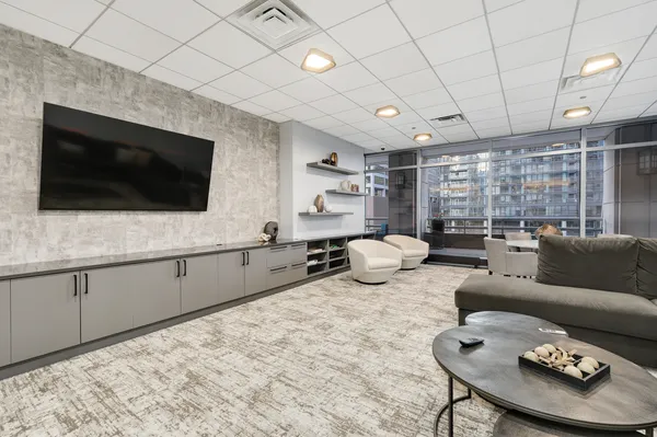 $395,000 | 333 North Canal Street, Unit 1306, Chicago, IL 60606