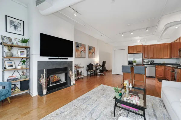 $395,000 | 333 North Canal Street, Unit 1306, Chicago, IL 60606