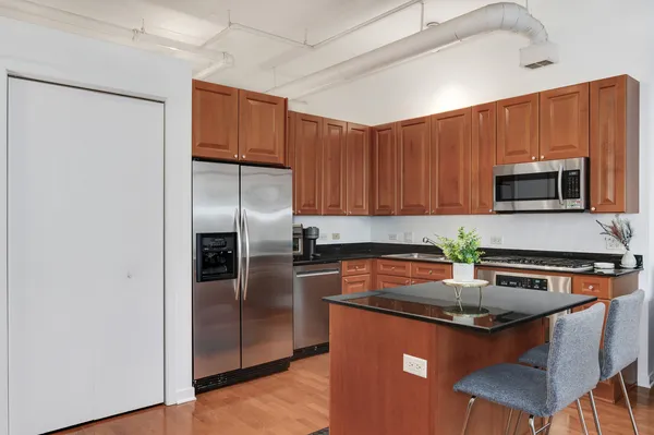 $395,000 | 333 North Canal Street, Unit 1306, Chicago, IL 60606